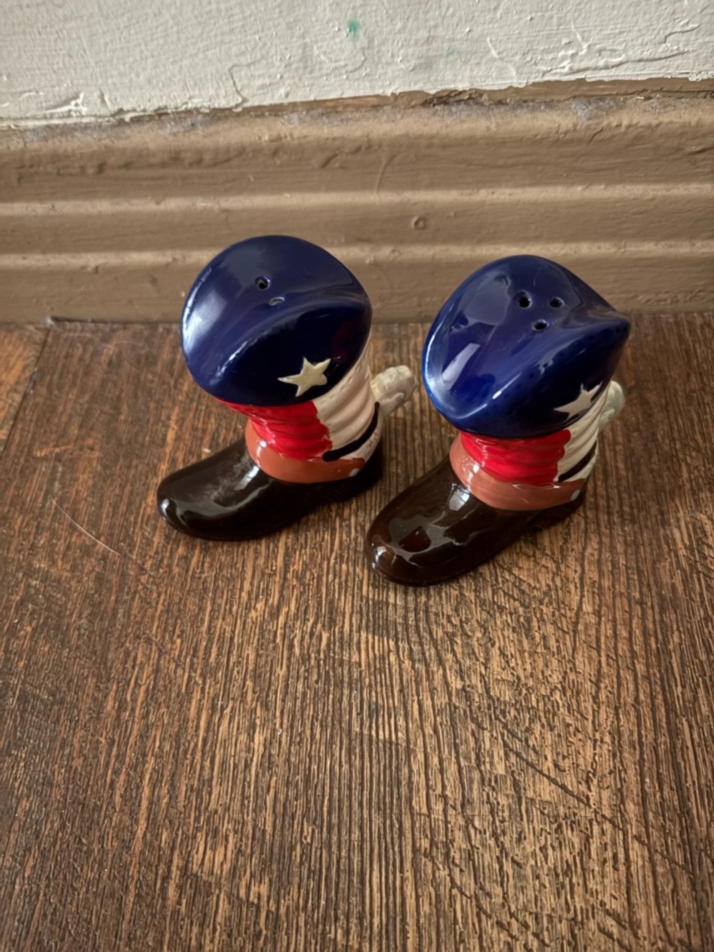 Texas cowboy boots salt & pepper shakers